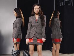 Intip Gaya Stylish Jisoo Blackpink Nonton Fashion Show Burberry
