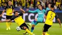 Barisan pertahanan Dortmund dengan solid dapat meredam tekanan tim asal Spanyol tersebut. REUTERS/Leon Kuegeler.