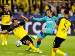 Barisan pertahanan Dortmund dengan solid dapat meredam tekanan tim asal Spanyol tersebut. REUTERS/Leon Kuegeler.