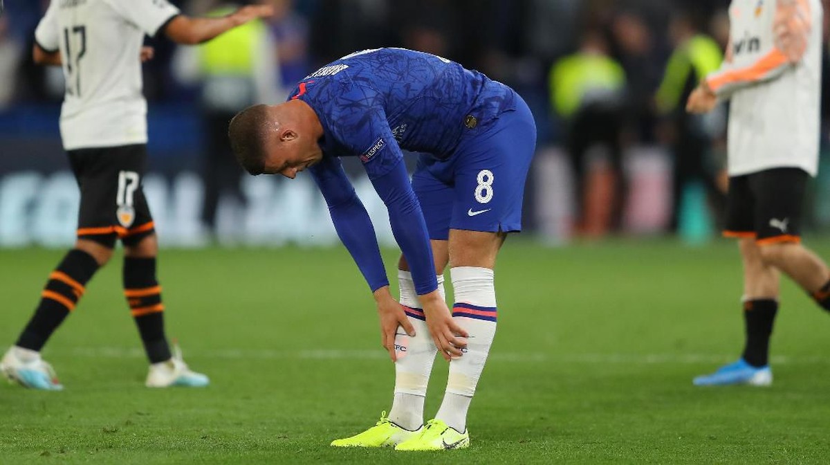 Ross Barkley gagal menceploskan penalti kala Chelsea menjamu Valencia di Stamford Bridge. (Foto: Richard Heathcote/Getty Images)