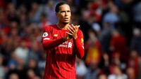 Virgil van Dijk juga tampil apik di lini belakang Liverpool, saat mengalahkan Crystal Palace. Beberapa kali pergerakan Wilfired Zaha dkk tak bisa menembusnya. (Foto: Phil Noble/Reuters)