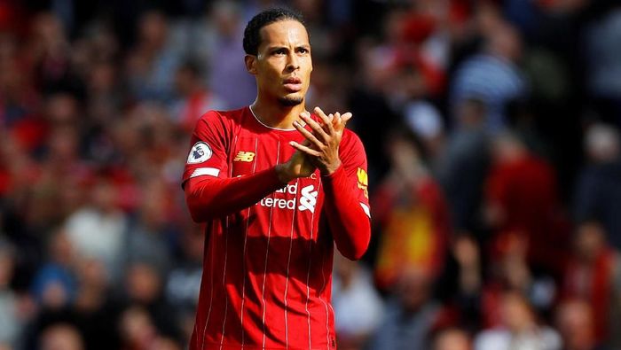 Virgil Van Dijk menyebut timnya sudah belajar dari kegagalan juara musim lalu. Foto: Phil Noble/Reuters Virgil Van Dijk menyebut timnya sudah belajar dari kegagalan juara musim lalu. Foto: Phil Noble/Reuters
