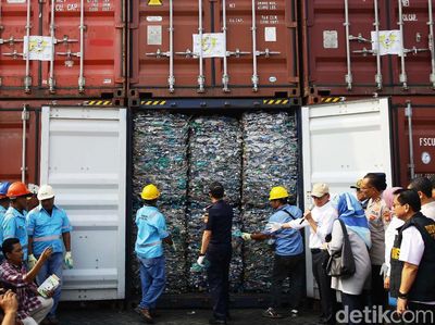 Penampakan 9 Kontainer Sampah Plastik yang Dikembalikan ke Australia