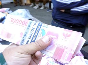 Uang Doraemon 2 Miliar Dibakar Kejari Sukabumi Uang Doraemon 2 Miliar Dibakar Kejari Sukabumi