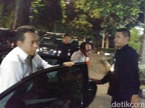 Imam Nahrawi Tersangka, Menaker Hanif Dhakiri Merapat ke Rumah Dinas Menpora Imam Nahrawi Tersangka, Menaker Hanif Dhakiri Merapat ke Rumah Dinas Menpora