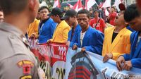 Massa Demo di KPK Pakai Jas Almamater Tanpa Logo Universitas