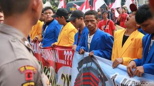 Massa Demo di KPK Pakai Jas Almamater Tanpa Logo Universitas