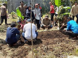 Warga Kota Malang yang Tewas Diduga karena Miras Oplosan Dimakamkan