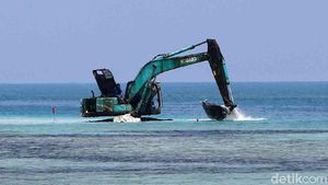 Melihat Pembangunan Tanggul Laut di Pulau Panggang