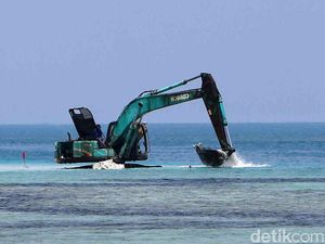 Melihat Pembangunan Tanggul Laut di Pulau Panggang