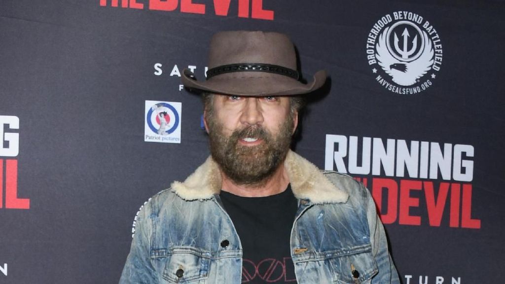 Penampilan Baru Nicolas Cage yang Bikin Pangling Penampilan Baru Nicolas Cage yang Bikin Pangling