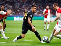 Inter langsung mengambil inisiatif serangan di menit pertama.