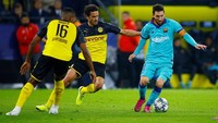 Kehadiran La Pulga belum dapat berdampak besar untuk Barca. Tak ada gol hingga babak kedua tuntas. Kedua tim harus puas berbagi poin satu. REUTERS/Thilo Schmuelgen.