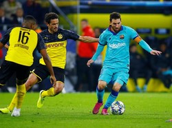 Kehadiran La Pulga belum dapat berdampak besar untuk Barca. Tak ada gol hingga babak kedua tuntas. Kedua tim harus puas berbagi poin satu. REUTERS/Thilo Schmuelgen.