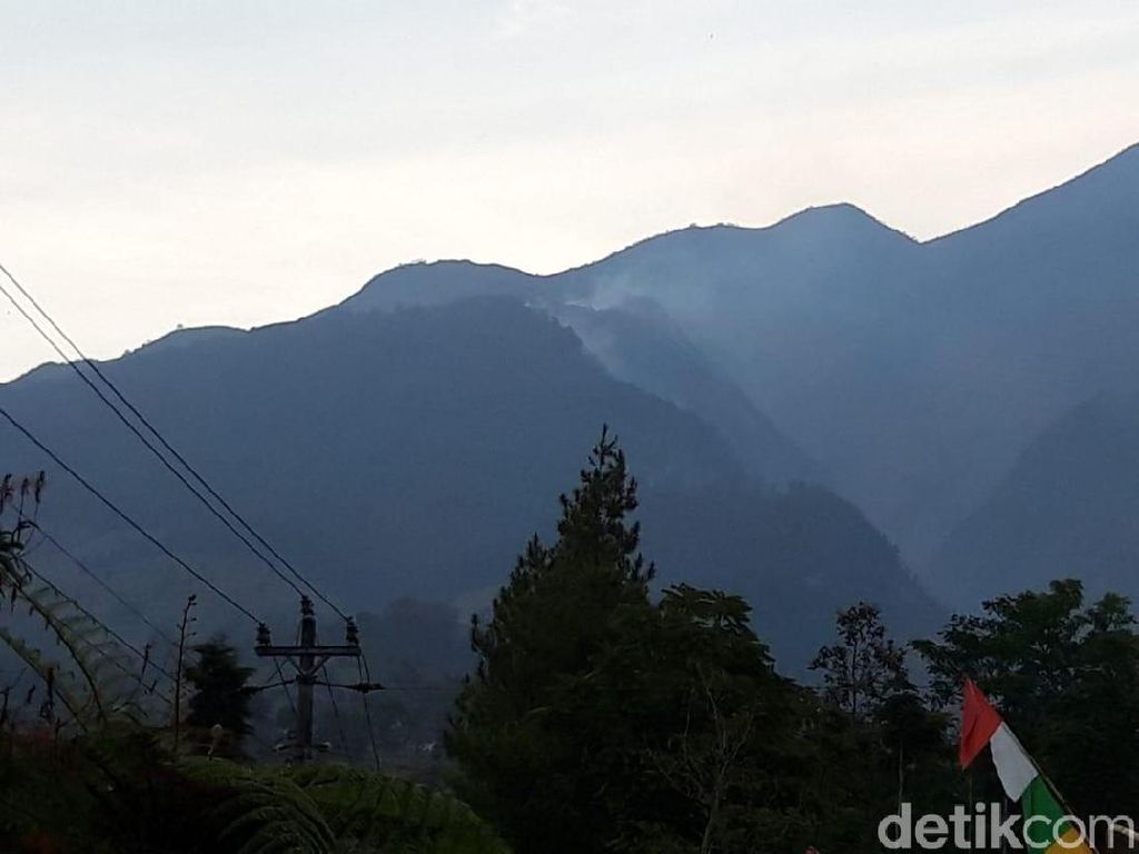 Gunung Merbabu Terbakar, 5 Desa di Boyolali Krisis Air Bersih Gunung Merbabu Terbakar, 5 Desa di Boyolali Krisis Air Bersih