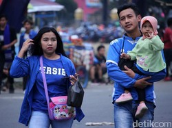 Bobotoh berdatangan ke Stadion Si Jalak Harupat, Kabupaten Bandung.