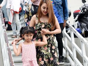 Ayu Ting Ting Enggan Komentari Somasi Mantan Suami soal Bilqis Ayu Ting Ting Enggan Komentari Somasi Mantan Suami soal Bilqis