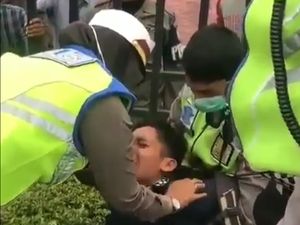 Teriak-teriak di Depan Kantor Gubernur Kalbar, Pria Gangguan Jiwa Diamankan
