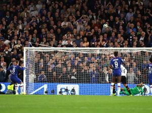 Rebutan Penalti Barkley-Willian dalam Kekalahan Chelsea