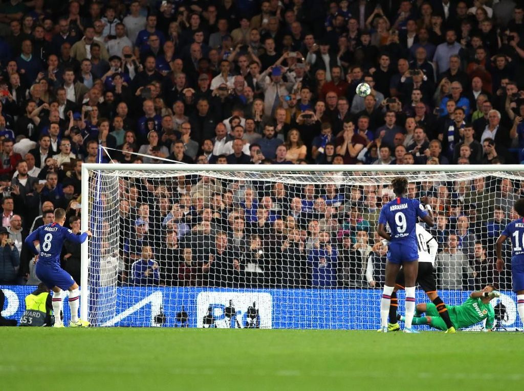 Rebutan Penalti Barkley-Willian dalam Kekalahan Chelsea Rebutan Penalti Barkley-Willian dalam Kekalahan Chelsea