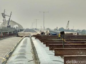 Sutet Nyaris Bikin Tol Japek Layang Batal Operasi Saat Natal Sutet Nyaris Bikin Tol Japek Layang Batal Operasi Saat Natal