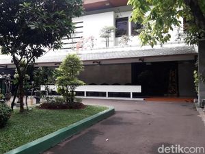 Hari Pertama Pasca-pengumuman Tersangka, Begini Aktivitas di Rumah Menpora