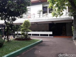 Hari Pertama Pasca-pengumuman Tersangka, Begini Aktivitas di Rumah Menpora