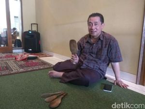 Pengobatan Alternatif dengan Centong Nasi ala Dwi Susanto di Cimahi Pengobatan Alternatif dengan Centong Nasi ala Dwi Susanto di Cimahi