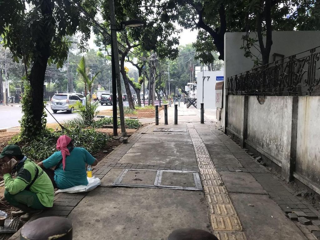Tak Lagi di Trotoar Kebon Sirih, Para Pencari Suaka Kembali ke Kalideres Tak Lagi di Trotoar Kebon Sirih, Para Pencari Suaka Kembali ke Kalideres