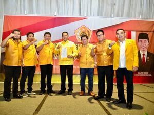 MKGR Serang Agung Laksono yang Tak Akui Fahd Jadi Ketum MKGR Serang Agung Laksono yang Tak Akui Fahd Jadi Ketum