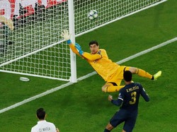 Di Maria lalu menggandakan keunggulan di menit ke-33, yang bertahan hingga turun minum. REUTERS/Gonzalo Fuentes.