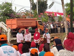 Tinjau Sungai Cipakancilan Bogor, Iriana: Alhamdulillah Mulai Bersih