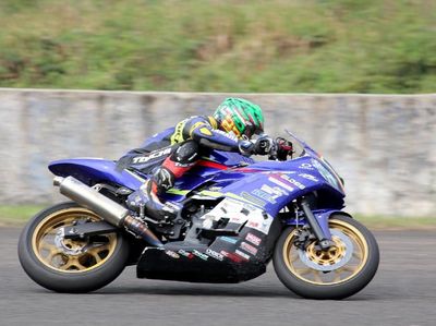 Uji Ketahanan Ban IRC di Lintasan Balap