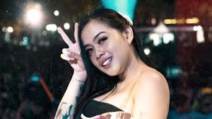 Fakta dan Penampilan Pedangdut Seksi Xena Xenita