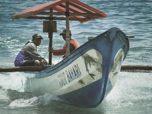 Berangkat Mengarungi Lautan.