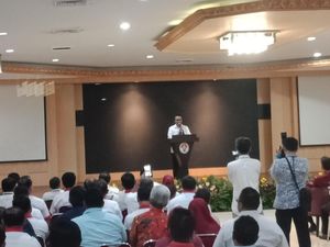 Sudah Ajukan Pengunduran Diri, Imam Nahrawi Kumpulkan Pejabat Kemenpora Sudah Ajukan Pengunduran Diri, Imam Nahrawi Kumpulkan Pejabat Kemenpora