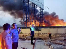 Lalin ke Bandara Tersendat Akibat Kebakaran di Gudang Plastik Tangerang