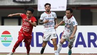 Bertanding di Stadion Patriot Candrabaga, Kamis (19/8/2019) sore WIB, Persija memiliki misi untuk menjauh dari zona degradasi dan meneruskan tren kemenangan. Sedangkan Bali United ingin menjaga posisinya di puncak klasemen sementara. 