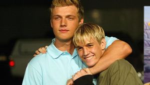 Foto: Kekompakan Nick dan Aaron Carter, Dulu Bromance Kini Musuhan