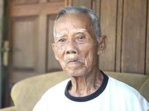 Kisah Transmigran Bertaruh Asa di Alas Borneo Kisah Transmigran Bertaruh Asa di Alas Borneo