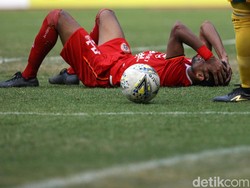 Dengan hasil ini Persija tertahan di posisi ke-15 dengan 17 poin dari 17 laga, unggul satu poin dari Persela yang berada di batas atas zona degradasi.
