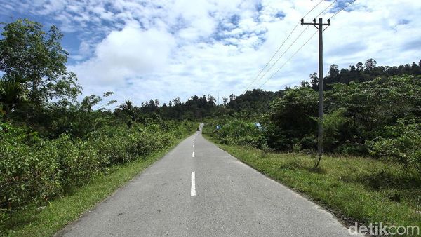 Menjajal Mulusnya Jalan di Pulau Terluar Indonesia
