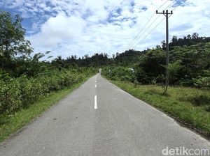Menjajal Mulusnya Jalan di Pulau Terluar Indonesia