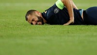 Madrid sebenarnya mencetak dua gol di pertandingan ini, namun keduanya dianulir. Pertama dari Gareth Bale yang dibatalkan karena handball, sementara yang kedua dari Karim Benzema karena offside. REUTERS/Benoit Tessier.
