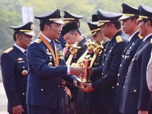 Ridwan Kamil Beri 17 Penghargaan dalam Perayaan Hari Perhubungan