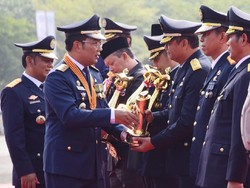 Ridwan Kamil Beri 17 Penghargaan dalam Perayaan Hari Perhubungan