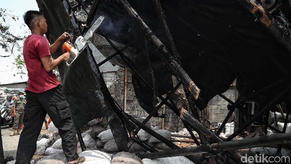 Akhirnya, Pabrik Arang Penyebab Polusi di Cilincing Dibongkar