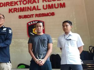 Artis Kriss Hatta Siap Jalani Sidang Kasus Penganiayaan Artis Kriss Hatta Siap Jalani Sidang Kasus Penganiayaan