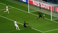Gol tiga PSG dicetak oleh Thomas Meunier. REUTERS/Gonzalo Fuentes.