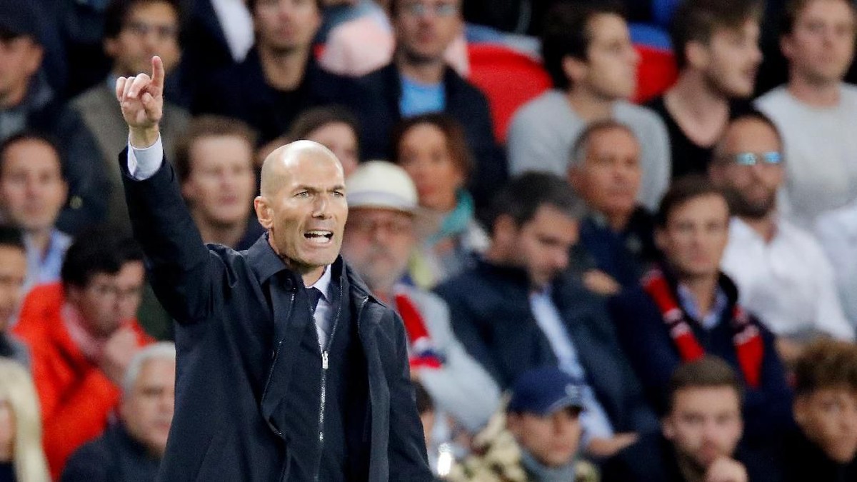 Zinedine Zidane mengakui PSG bermain lebih baik ketimbang Real Madrid. (Foto: Charles Platiau/REUTERS)
